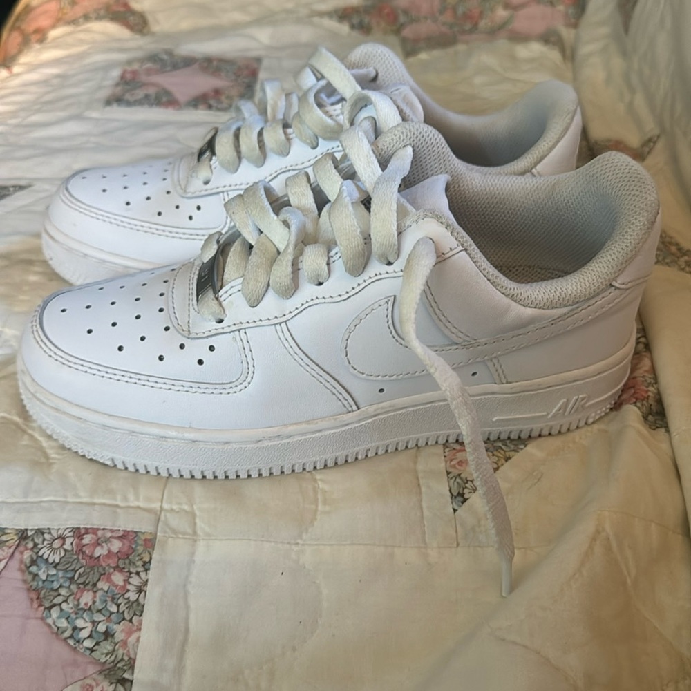 NIKE AIR FORCE 1s
